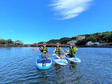 ■【往復航空機利用】安房川の清流に癒される。ゆっくり、まったり水上散歩SUPツアー付き(2日目)。宿泊先は自由にお選びいただけます！　4泊5日