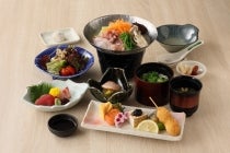 【春日井車庫・小牧発】＊日帰り昼食付＊『ロワジールホテル豊橋「藤さわ」の和膳と伊良湖メロン狩り』1