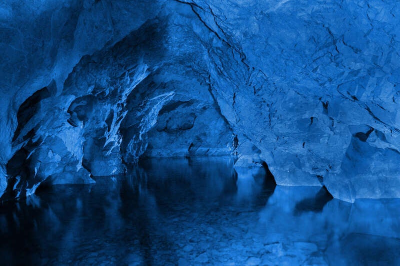 【西鉄久留米駅旧日本生命ビル前発】 桜のグラデーション・長湯温泉しだれ桜の里と日本一の水中鍾乳洞・稲積水中鍾乳洞　日帰り3