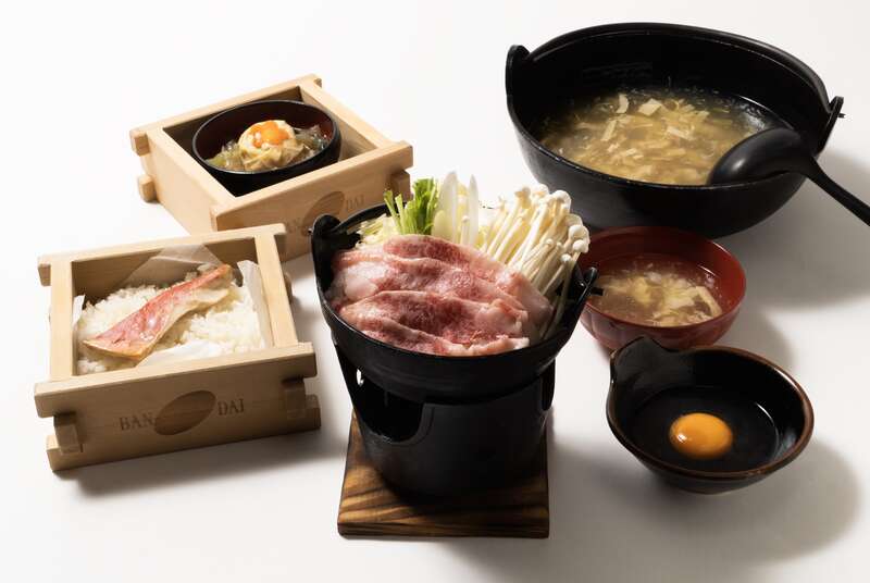 【茨城県内発】 茨城営業所＜あなたの街から、笑顔満開の旅へ＞！春の大感謝祭ミステリーツアー ～桜舞う観光地！いちご１箱お土産付！いちご狩り食べ放題！〇〇ブランド牛すき鍋食べ放題！～　日帰り2