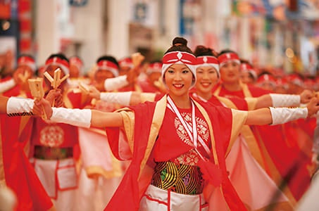 【静岡/お一人様】＜ランクアップ＞四国2つの夏祭り〔高知〕よさこい祭り・〔徳島〕阿波おどりを観賞3日間　２０歳以上のおひとり様参加限定コース☆1