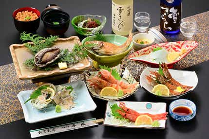 【福井県内発】 福井再発見　福井弁バスガイド「おもっシェルジュ」と行く　丹南エリア　 南越前町「黄金の梅」・北前船主の館と越前の海の幸「海老3種盛・あわび三昧・のどぐろ」の昼食日帰り