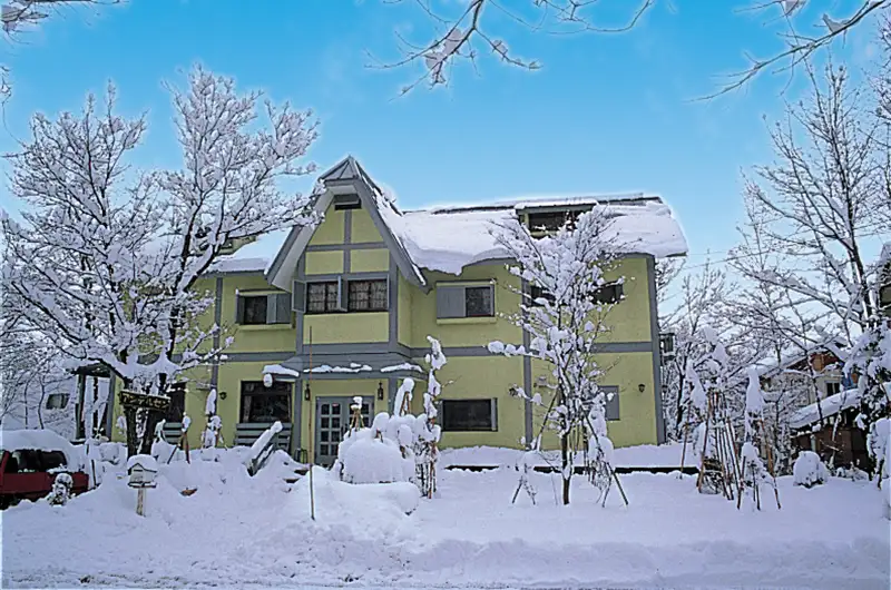 夜発バス／東京・横浜・お台場発　ペンションアンデルセン　五竜＆47　選べるリフト券｜旬の食材を使ったお食事とアットホームな雰囲気が魅力です1