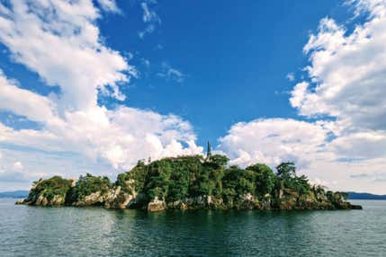 ＜滋賀＞びわ湖に浮かぶ神秘の島 多景島（たけしま）上陸と第75回長浜盆梅展【明石・西神中央・緑が丘出発】