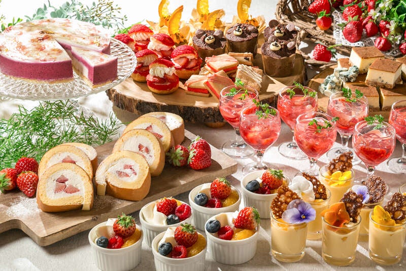 【JR福山駅発】広電貸切電車＆広島城・護国神社とオリエンタルホテル広島でデザートビュッフェ付ランチ　日帰り1