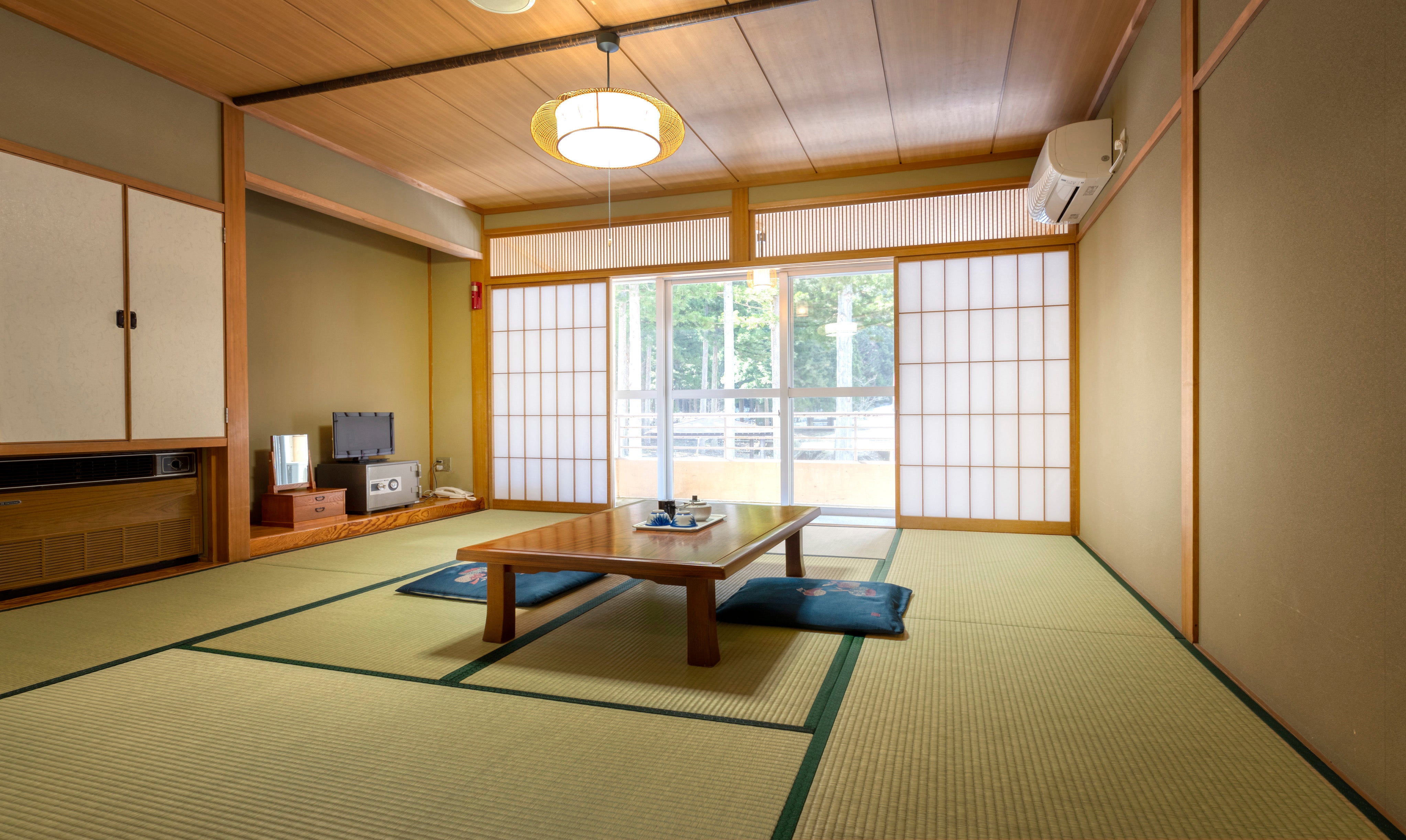 【大阪なんば】朝出発　バスで行くパークホテル九頭竜　１泊福井和泉スキー場滞在中リフト券付宿泊パック／スノーボード初心者限定無料ワンポイントレッスン実施／家族からグループまで幅広いニーズにお応えできるホテル3