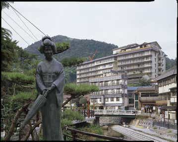 【(特急こうのとり利用)新大阪駅・大阪駅・尼崎駅・宝塚駅・三田駅発】【個人プラン/列車+ホテル、夕・朝2食付き】夢千代の郷・湯村温泉『佳泉郷 井づつや』2日間