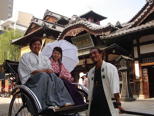 ■〔お気軽人力車体験とゆったり道後温泉〕松山空港利用　愛媛のみかんを使用したドリンク付！人力車体験と道後温泉入浴で道後を満喫♪　四国ホテルチョイス　1泊2日1