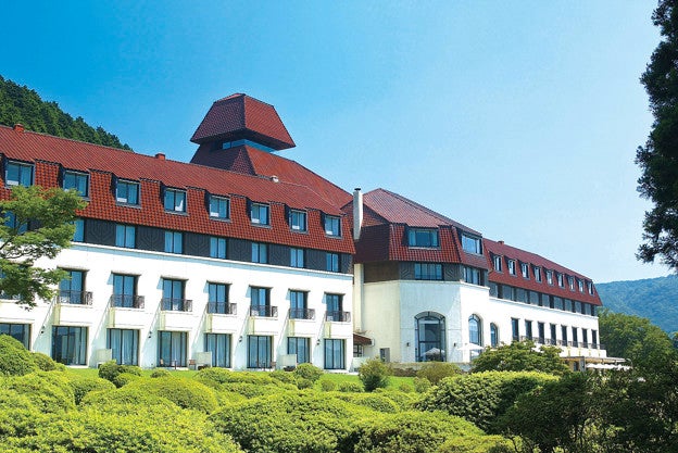 【沼津・三島発】箱根山のホテルのつつじと旧吉田茂邸･バラで彩る庭園見学・かまぼこの「鈴廣」プロデュース！人気レストラン！ 50種ランチバイキング2