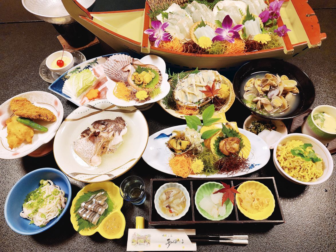 【ワタリガニ追加！】直行バスで行く　天草・下田温泉 天然ヒラメ・アワビ付　豪華会席ツアー🚌日帰りバスツアー🚌1