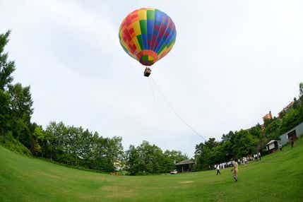 【羽田空港発】 釧路川カヌー・乗馬又は馬車・係留熱気球　３つの非日常体験！北海道感動大地４日間