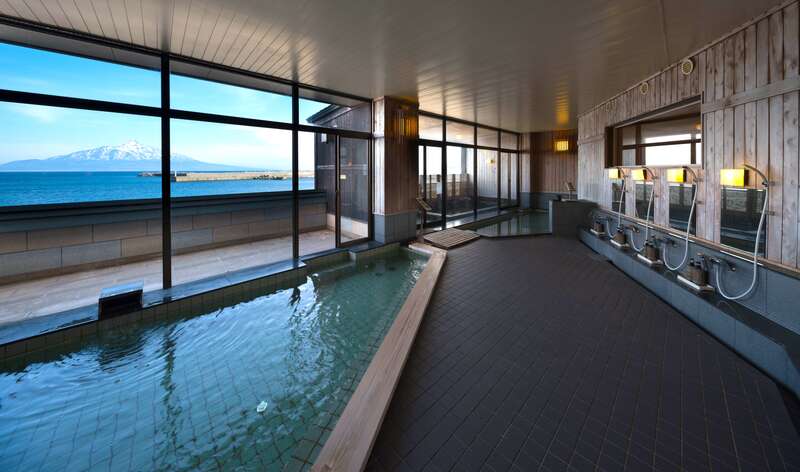 【山形県内発】 往路FDA貸切！夢の浮島「利尻島」、花の楽園「礼文島」2島巡る、日本最北最果ての美食＆美景と富良野の花絶景（4日間）3