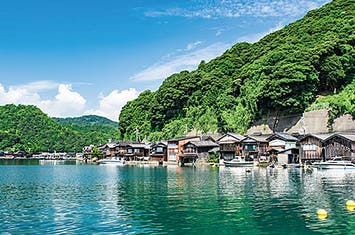 伊根の舟屋・天橋立2つの絶景遊覧とあわびステーキ・ウニしゃぶ・金目鯛を食す3日間＜梅田泊｜JAL＞　予約と同時にフライト確定！2日目は日帰りバス観光付！個人では行きづらい観光地へご案内！