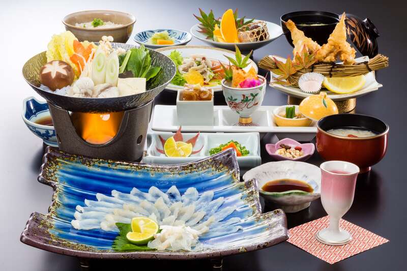 【大分ルート発】 温泉街をつつむ光のエリア「音信川うたあかり」と長門湯本温泉ふぐ刺し30枚会席2日間1