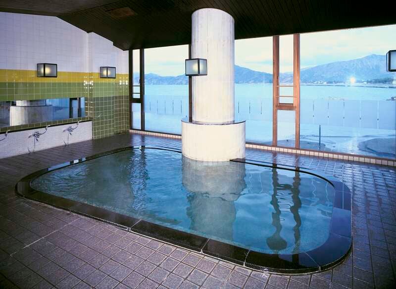 【富山県内発】 北陸冬の旅　カニ御膳のご昼食と美浜温泉ご入浴2