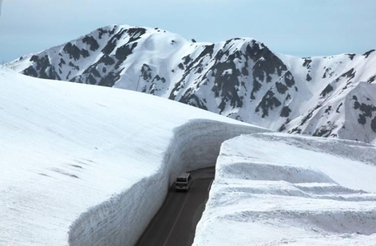【名古屋発】期間限定！マイカーでは行けない大迫力のアルペンルート中心地の絶景を目に！雪の大谷ウォーク！3