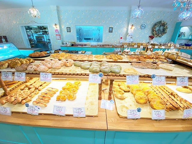 ■【栃木】とっておきの冬春！超人気店ベーカリー「ペニーレイン」でパン食べ放題付！ハンバーグランチ＆いちご1パック♪人気のお土産付き♪＆幻想的な竹林散策「若竹の杜 若山農場」3