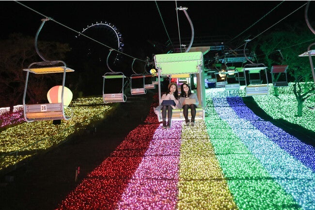 『山梨名物ほうとう御膳とお惣菜バイキングの昼食　関東最大級！約600万球のさがみ湖イルミリオン　並ばずに体験できる！桔梗信玄餅詰め放題』【横須賀　出発】2