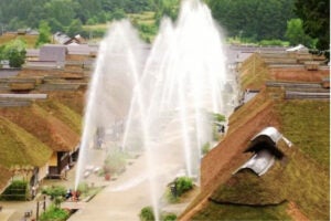 【上三川・下野・宇都宮発着】年に一度の感動シーン！秋の大内宿「一斉放水」見学ツアー3