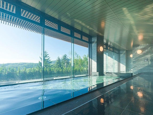 ■【新千歳空港利用】新千歳空港⇒札幌市内空港連絡バス乗車券付＆札幌市内⇒ルスツ⇒空港間の送迎バス付♪前泊札幌＆ルスツリゾートホテル＆コンベンション ノース＆サウス指定4泊5日（夕朝食付）3