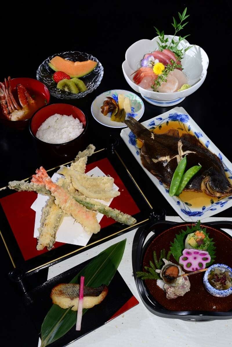 【新千歳空港発】 屋形船からご鑑賞！ 第49回隅田川花火大会と空・列車で巡る箱根ゴールデンルート　富士山絶景　３日間2