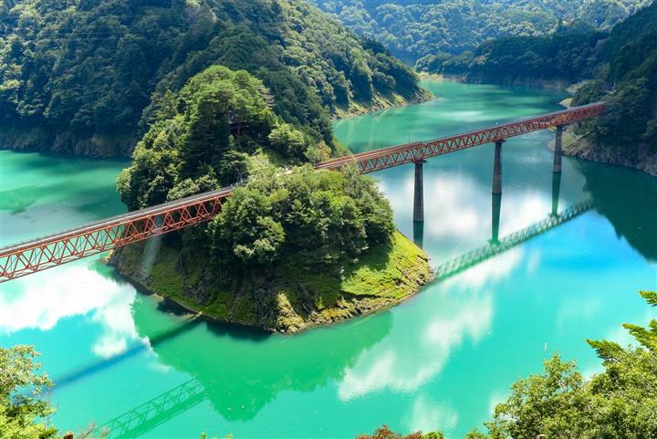 ＜新宿発・西船橋発＞ 豪華！かに＆うなぎ食べ放題の贅沢60種ディナービュッフェ と 大自然に囲まれた天然温泉を満喫する『つま恋リゾート』　そして、絶景の南アルプス・奥大井アプト式トロッコ列車の旅 ２日間1