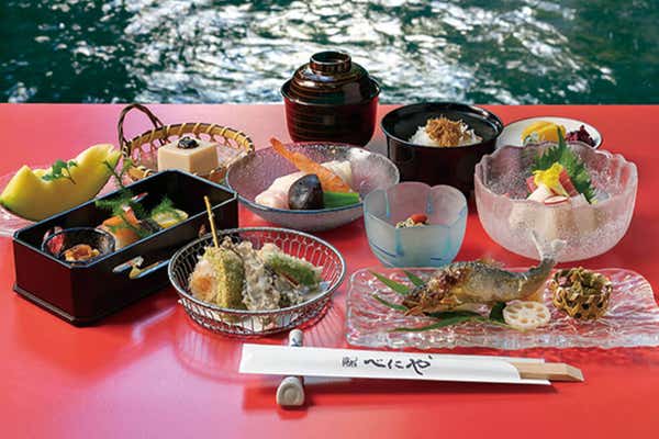 ＜京都＞京都で楽しむ大人の納涼　京の奥座敷 貴船の川床料理と貴船神社【明石・西神中央・緑が丘出発】2