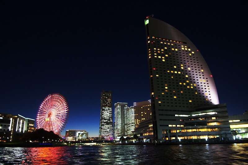 【現地集合/解散】 みうり特別チャーター！ オープンデッキ船で行く 春の「横浜サンセット＆工場夜景ロマンティッククルーズ」　日帰り1