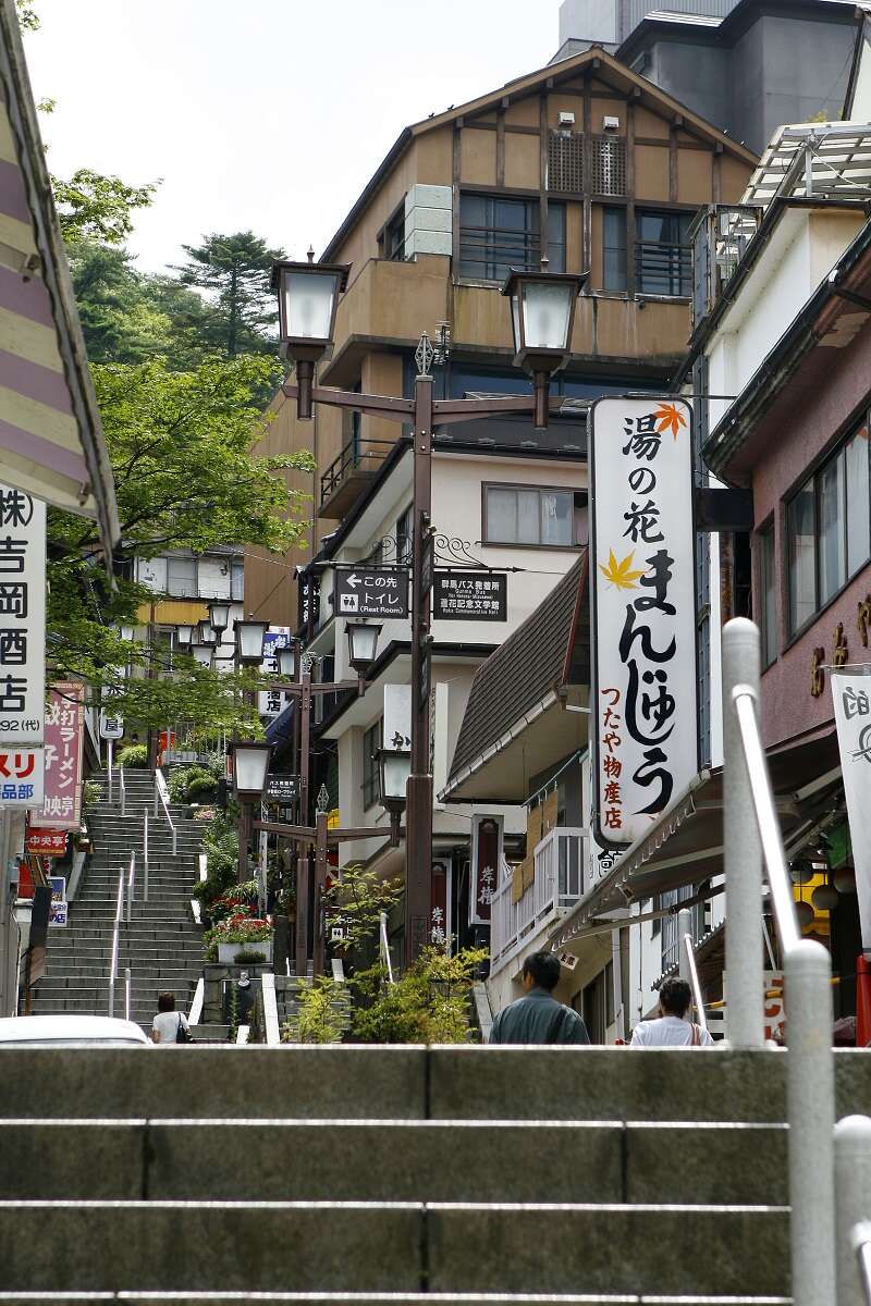 【千葉県内発】 圧巻の桜のトンネル！赤城南面千本桜 ノスタルジックな伊香保温泉石段街でぶらり食べ歩き  よみうり伊香保温泉キャンペーン開催！伊香保温泉まつり　日帰り3