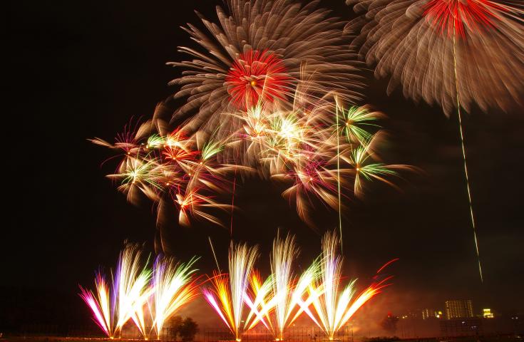 [新宿発]有料観覧席付！「第110回記念 足利花火大会」圧巻の規模とクライマックスのワイドスターマインは必見！日帰りバスツアー3