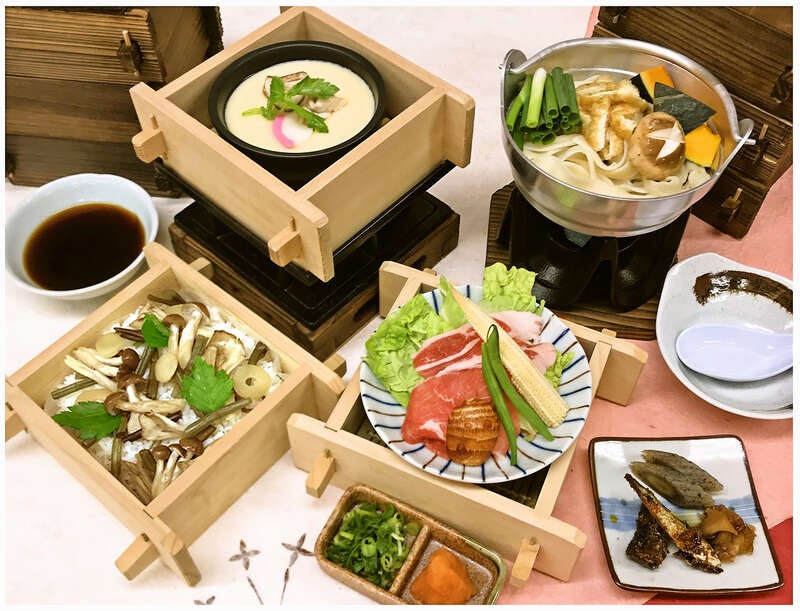 【群馬県内発】 絶景かな！富士山と桜の競演！約650本「新倉山浅間公園」 春うらら♪桜・チューリップ・菜の花も！甲州いちご狩り食べ放題　日帰り3