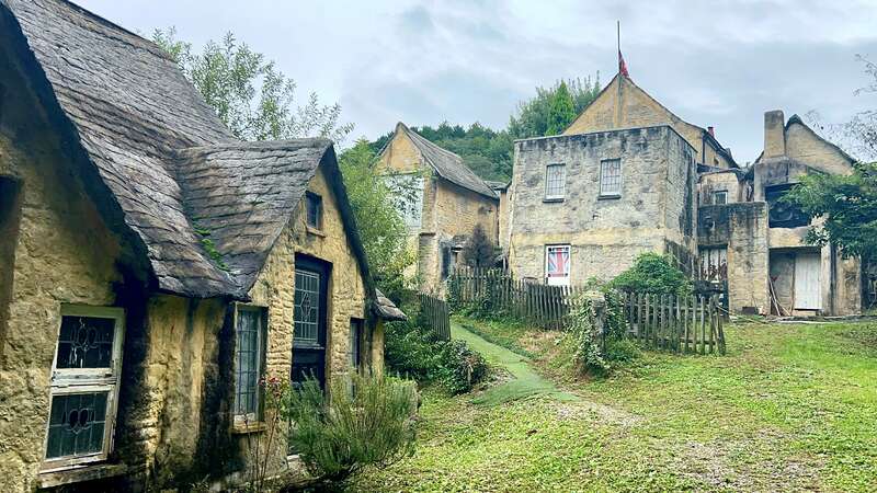 【阪神エリア発】  まるでイギリスのような街並み！亀岡『英国村』散策とビーフシチューランチ 　日帰り1