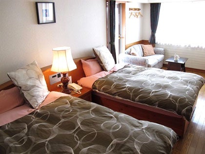 夜発バス/ホテルホワイトイン北志賀・2泊リフト券付（利用日数選択）2