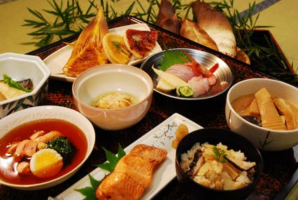 【山形県内発】 湯田川温泉で食す孟宗筍料理のご昼食＆ご入浴と 午年御縁年の羽黒山・五重塔（日帰り）