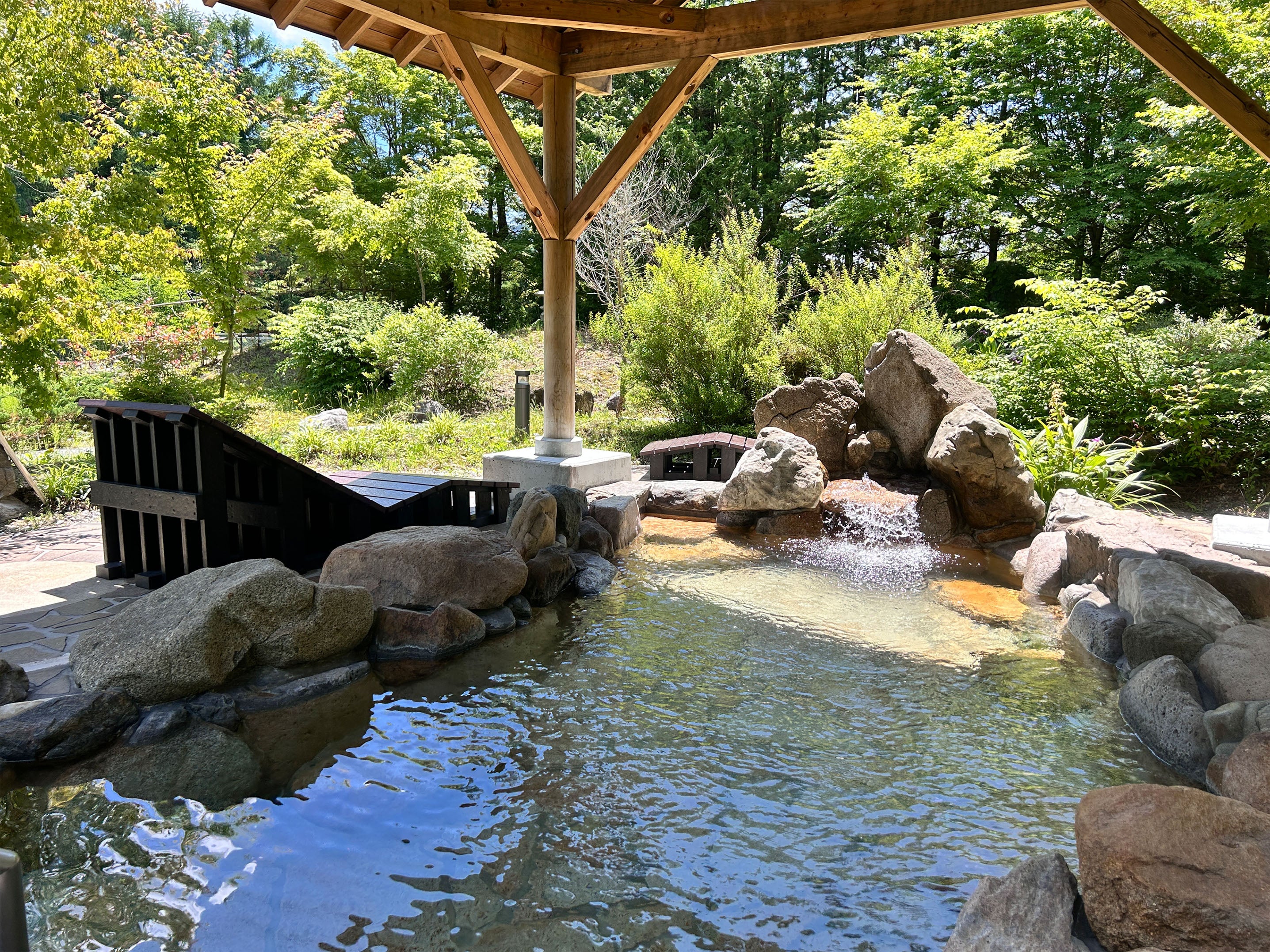 【倉敷・岡山発着】岡山の旬の味覚 桃狩り食べ放題と新見千屋温泉でいただく千屋牛とご入浴2