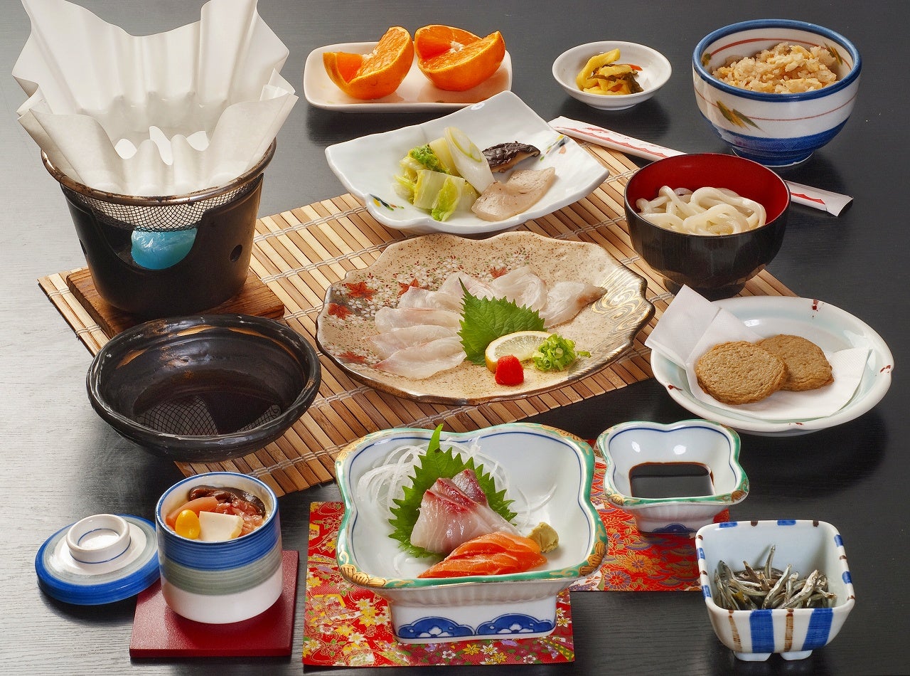 【福山・児島ルート】四国 銭形砂絵・石鎚神社 2大パワースポット巡りと鯛しゃぶ・鯛めしの「めで鯛！料理」みかん＆鳴門金時の詰め放題土産付き3