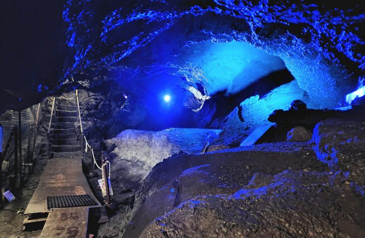 [上野/新宿発]富士山人気撮影スポット＆富士山の洞窟 天然記念物「鳴沢氷穴or富岳風穴」！河口湖＆山中湖から絶景富士鑑賞!大満喫日帰りバスツアー！(英語語ガイド付)3