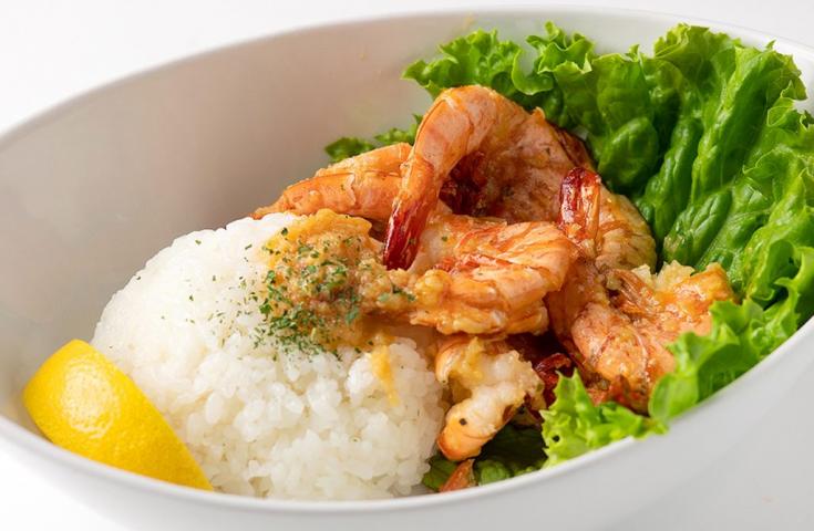 【愛犬同伴プラン】(5/23)美しいバラに囲まれたACAO FOREST散策や来宮神社のお参り、ハワイアンテイストの店内でランチ付きの日帰りvipわんツアー！3