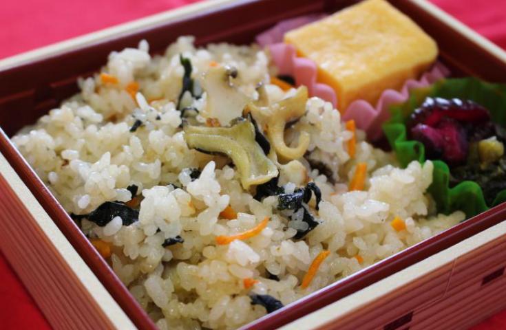 4/5・18催行決定🚌[新宿発]いちご狩り食べ放題＆ワクワク楽しい潮干狩り体験※2kgお持ち帰り付！サザエの炊き込み弁当の昼食付きで嬉しい日帰りバスツアー！2