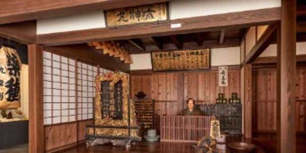 【小倉・黒崎・引野口発】 3種のフルーツお土産付き!イカまぶしを食す!三瀬りんご食べ放題と中富記念くすり博物館 日帰り 2