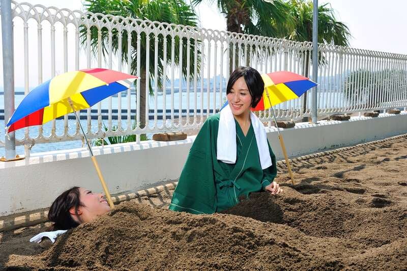 【福岡県内／博多駅　発】 黄色のじゅうたん！池田湖の菜の花・知覧とあったか砂むし温泉の指宿温泉2日間2