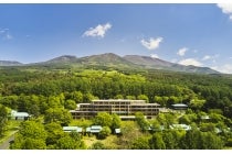 【（フォレストビュー・温泉付）デラックスツイン】〔遊山〕＊１泊２日４食付き＊『自然・美食を堪能する優雅なひととき　観光列車「ろくもん」とTHE HIRAMATSU 軽井沢 』2