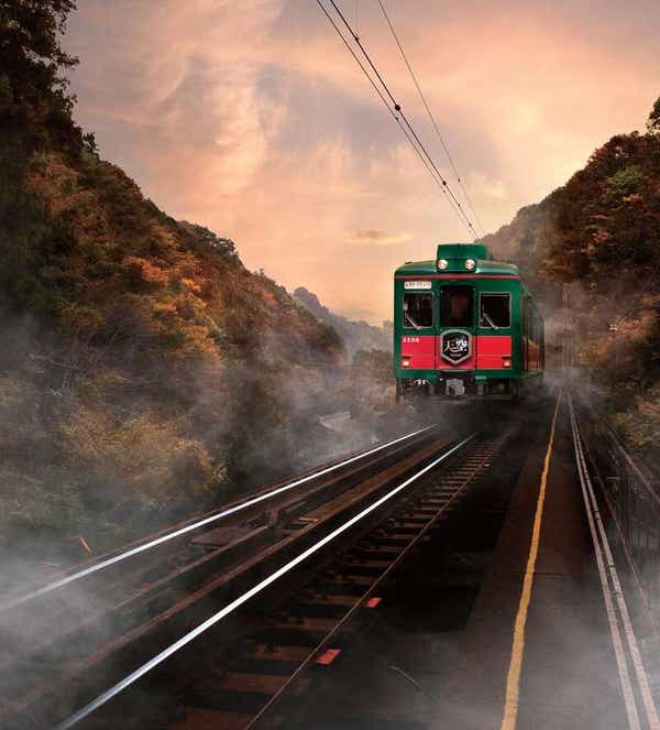 【和歌山県内発】 山岳列車こうや花鉄道「天空」＆ケーブルカー利用！世界遺産「高野山」奥之院めぐり　日帰り1
