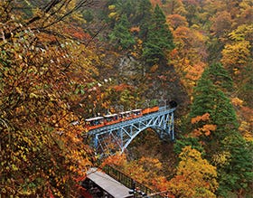 黒部峡谷鉄道トロッコ電車と世界遺産五箇山合掌造り集落