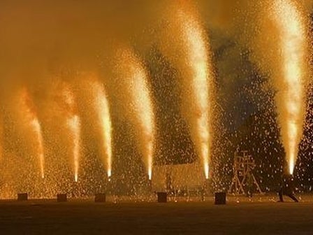 中部発 日帰り 七十二年ぶりの御開帳と手筒花火発祥の地を訪れる！豊川稲荷御開帳・特別参拝と豊橋三河手筒花火（S席）＜JAMJAM TOUR＞2