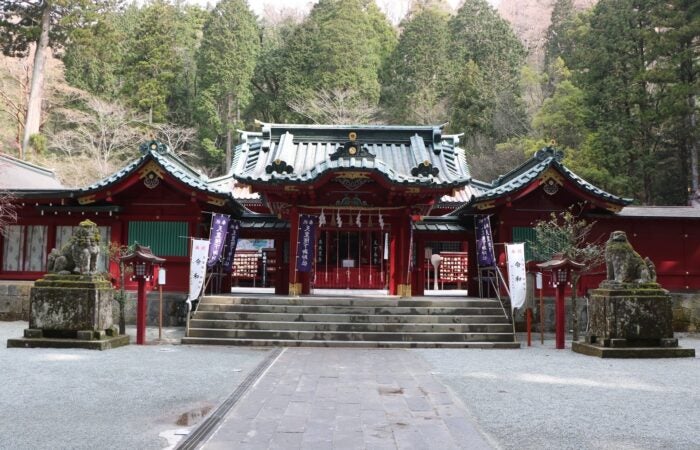 ★早期割引中★【横浜発】冬の箱根を満喫☆『時之栖』イルミネーションへ！～箱根神社・箱根ホテルランチと芦ノ湖散策＆とらや工房～2