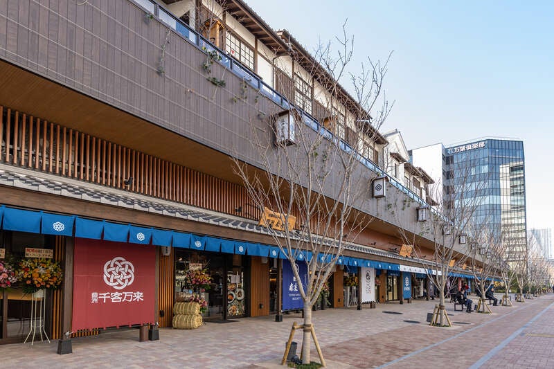 【富山駅・新高岡駅・金沢駅発】夏だ！北陸新幹線で行く！東京・横浜・鎌倉２日間～話題の新名所「豊洲千客万来」　と東京スカイツリー(R)＆東京タワー　・築地すしざんまいの昼食～2