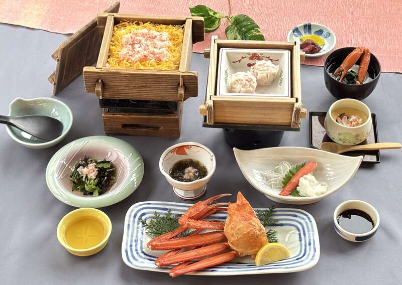 【大分・かんたん・北浜・別府発】 秋の青海島遊覧とふぐorカニ！？選べる昼食！長門湯本紅葉の階段＆太寧寺をめぐる山口秋絵巻　日帰り　1