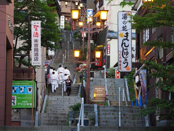 『一度は行きたい上州３つの名湯・弊社Aランクホテル　万座温泉・草津温泉・伊香保温泉に泊まるゆったり名湯三昧４日間【横浜東口　出発】2