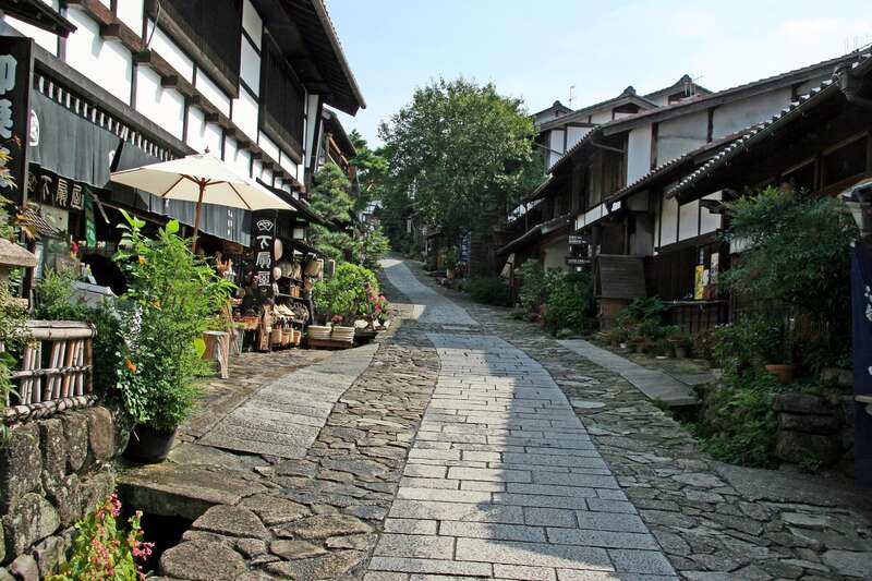 【千葉駅・船橋駅・錦糸町駅・新宿駅・立川駅・八王子駅発】 往復ＪＲ特急あずさで行く！阿智村　花桃の里と馬籠宿　日帰り3